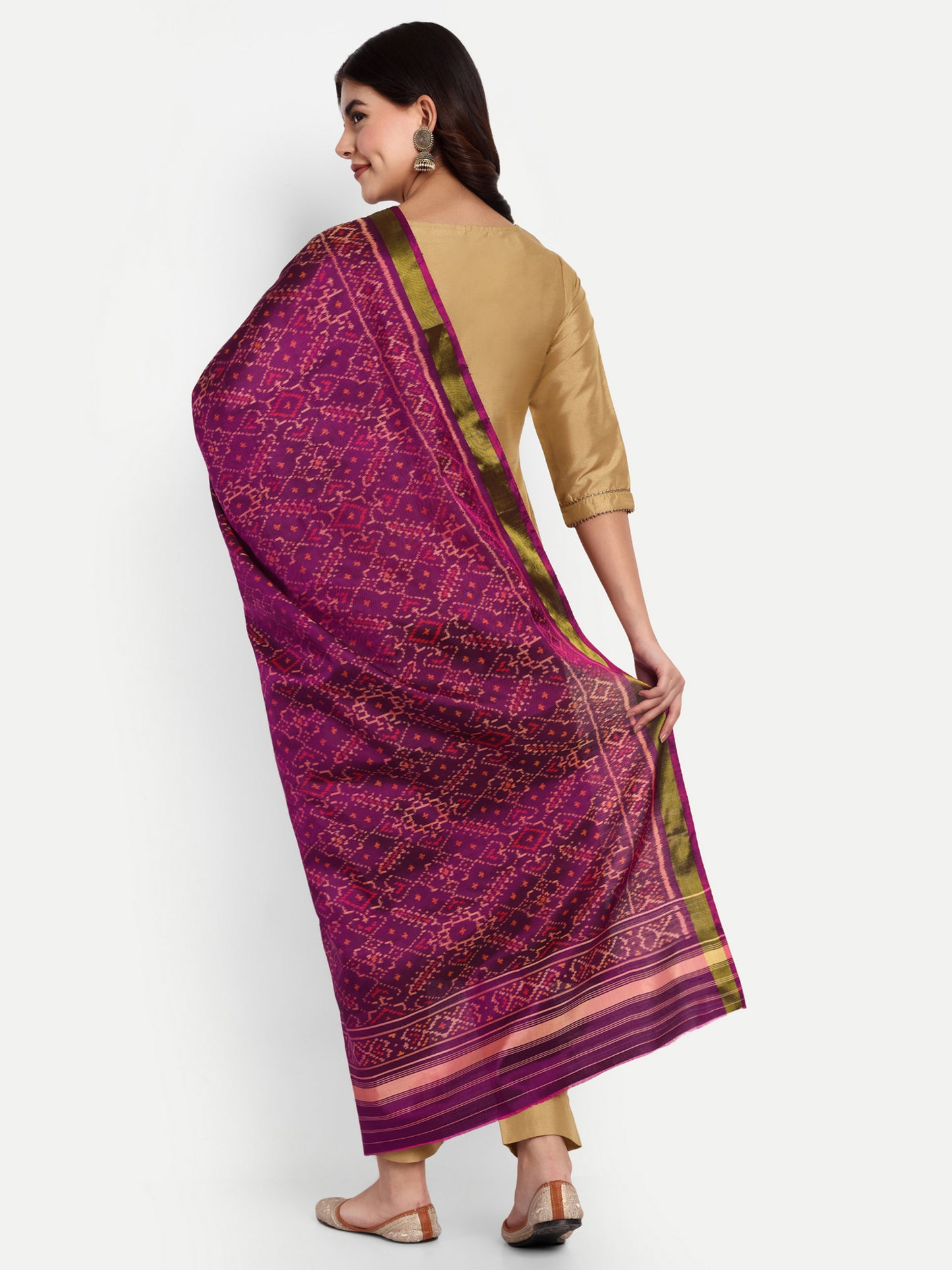 Magenta manekchowk design patola silk single ikat dupatta